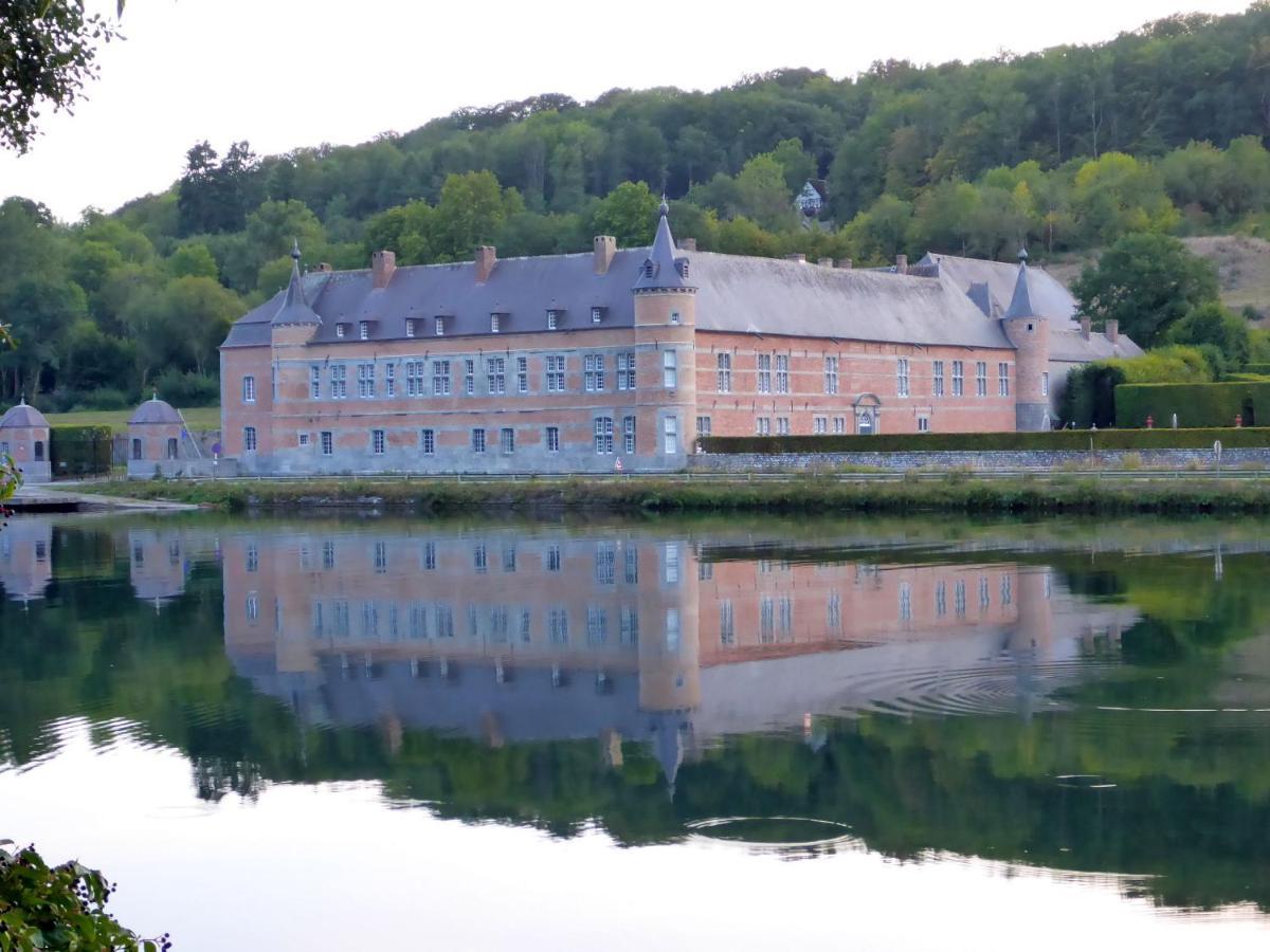 Maison Et Velos A Godinne Dans La Vallee De La Meuse Exterior photo